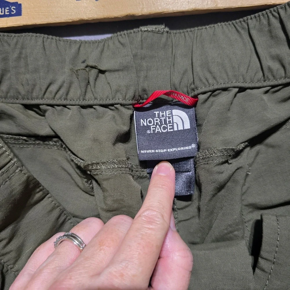 The North Face Convertible Cargo Pants Mens M Short Olive Green Hiking Utility